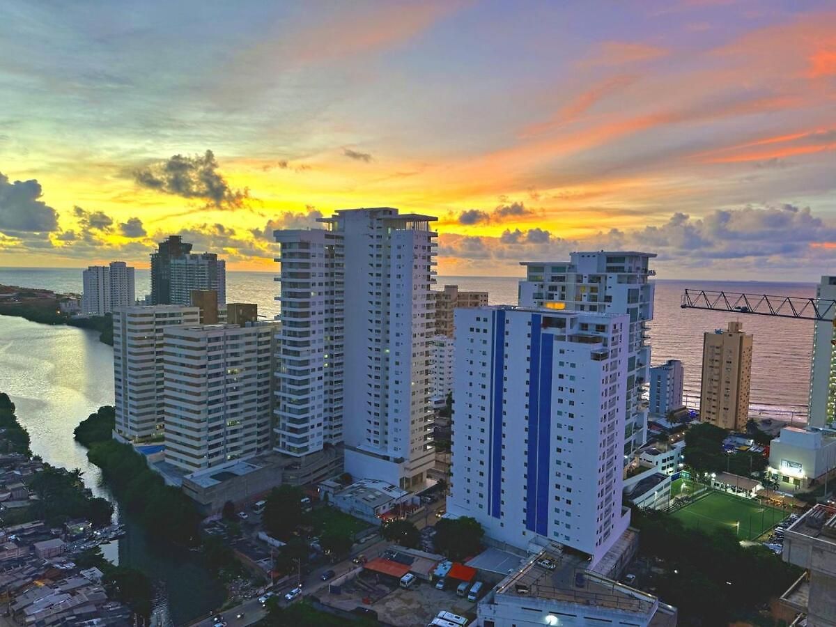 Apartamento Despierta Frente Al Mar Piso 30 3 Hab Piscina Y Playa