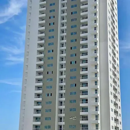 Apartamento Despierta Frente Al Mar Piso 30 3 Hab Piscina Y Playa