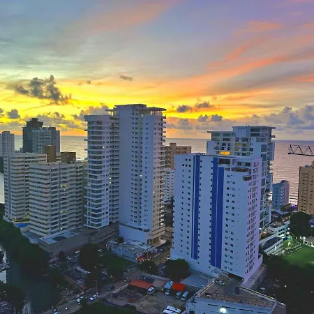 Apartamento Despierta Frente Al Mar Piso 30 3 Hab Piscina Y Playa