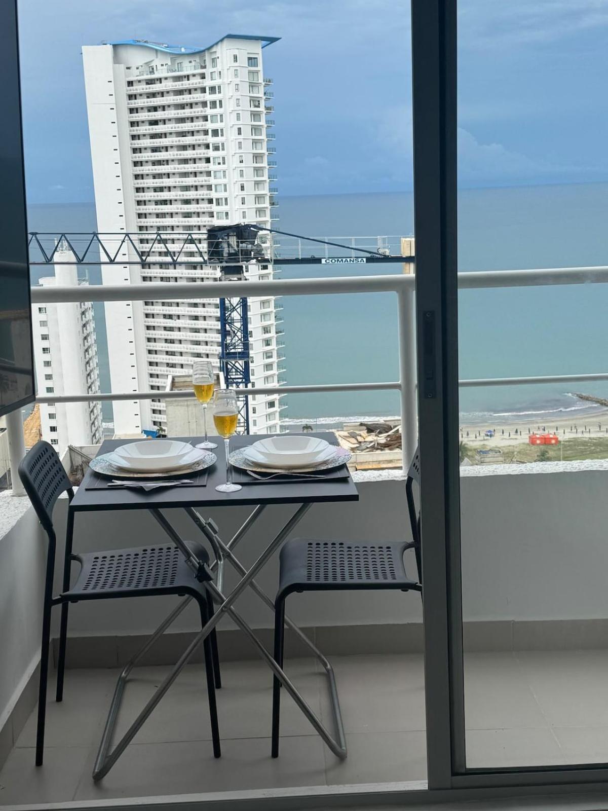 Despierta Frente Al Mar Piso 30 3 Hab Piscina Y Playa Apartamento